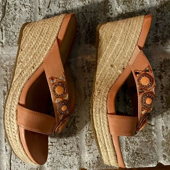 REACTION KENNETH COLE, Espadrille Wedges, size 6.5,  Coral Pink - Picture 3 of 7